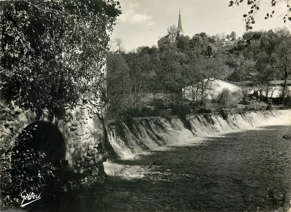 La Roche-Chalais — schattiger Rand an der Dronne — Edition A. Gilbert - Vorderseite