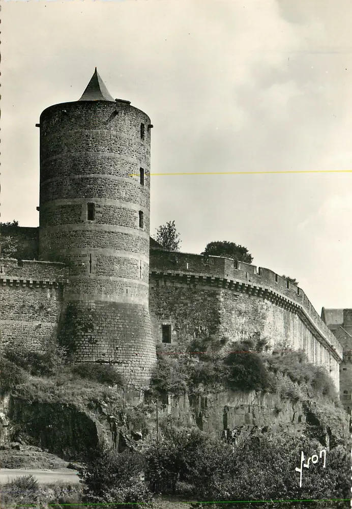 Schloss Fougères — Die Melusinen-Turm (13. Jahrhundert) — Les Éditions d'Art, Paris - Vorderseite