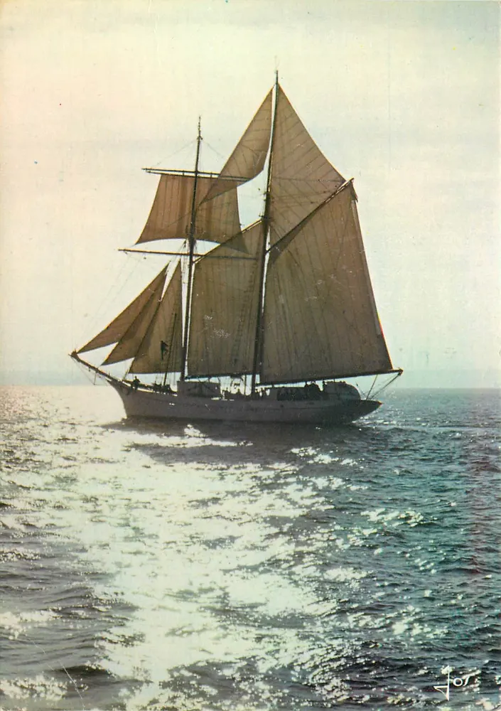 Bretagne aux voiles blanches — Cour-là-bas — JOS, Douarnenez - Recto