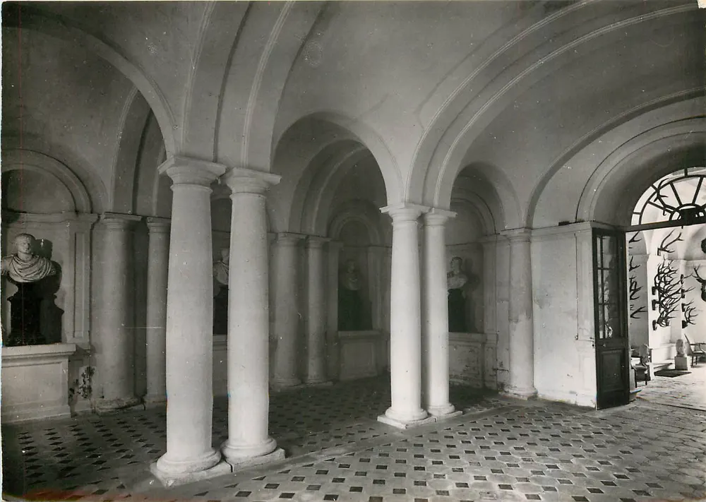 TANLAY (Yonne) — Het Kasteel - "Het Vestibul van de Keizers" — Commerciële Monumentale Dienst - Parijs - Voorkant
