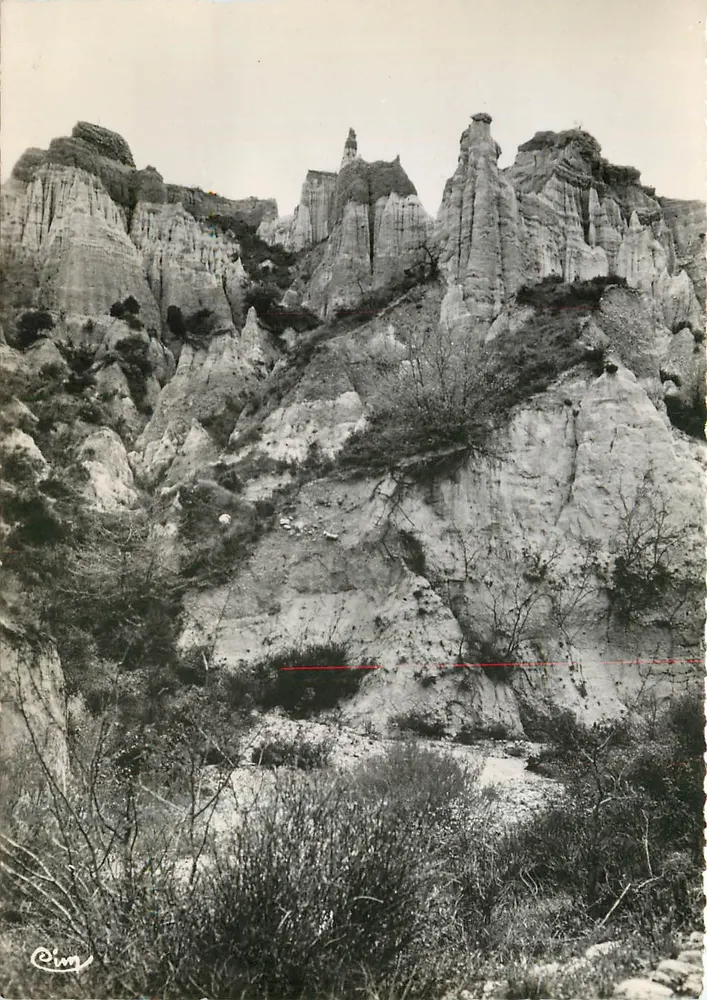 Ille-sur-Têt (Pyrénées-Orientales) — Die merkwürdigen Terriers, Route de Montalba — CIN - Vorderseite