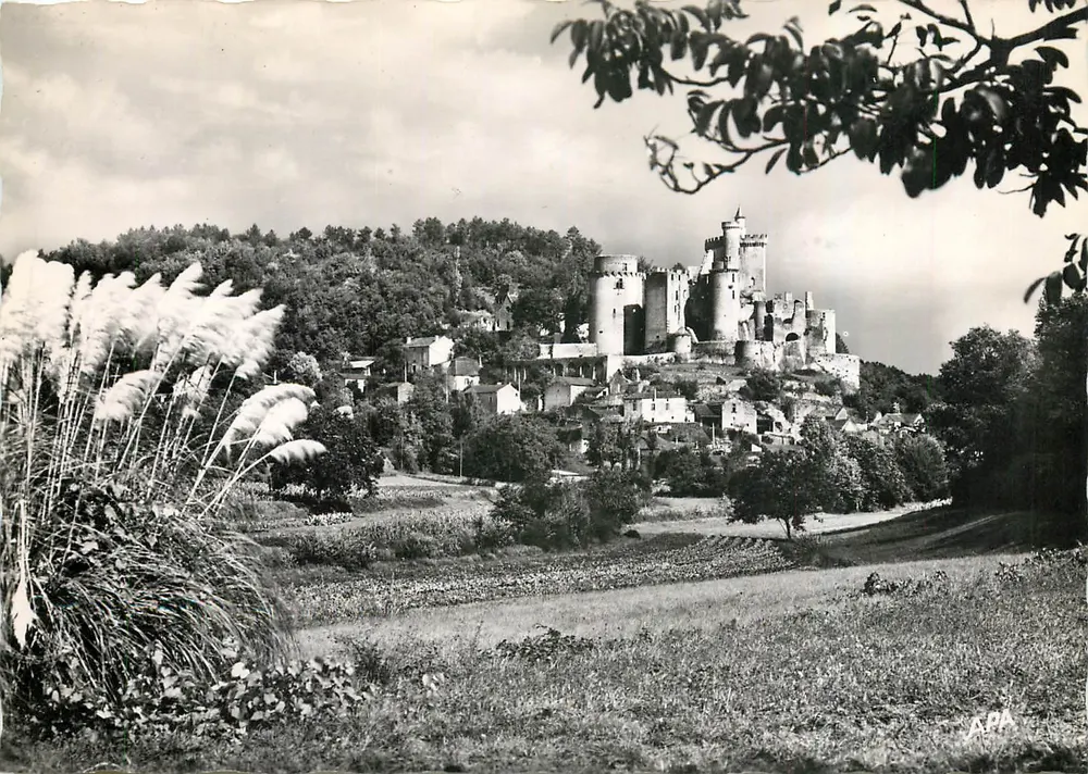 Château de Bonaguil — Military Architecture in Guyenne — Société des Cartes Postales APA-BOUX - Front