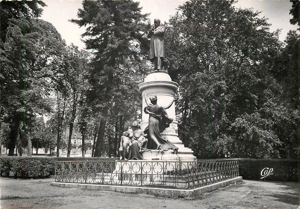 Dole - Monumento de Pasteur — por Carlès — Sociedade das Artes Fotomecânicas, Paris - Frente