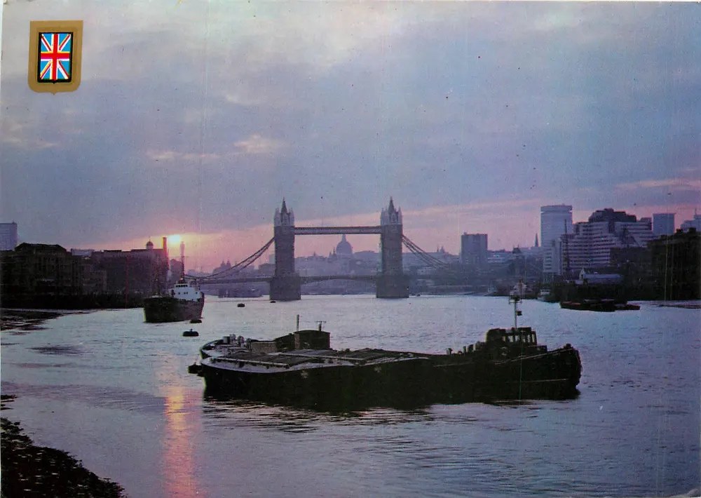 Londres — Ponte da Torre — Golden Shield - Frente