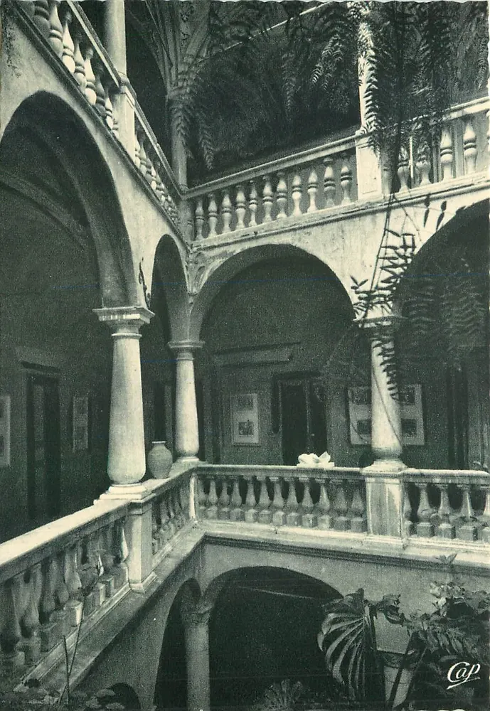 Interior do Castelo Grimaldi — Cagnes-sur-Mer — Cie des Arts Photographiques, Paris - Frente