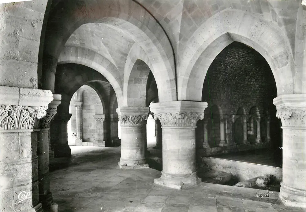 Basílica de São Dionísio — A Cripta — Cie des Arts Photomécaniques, Paris - Frente
