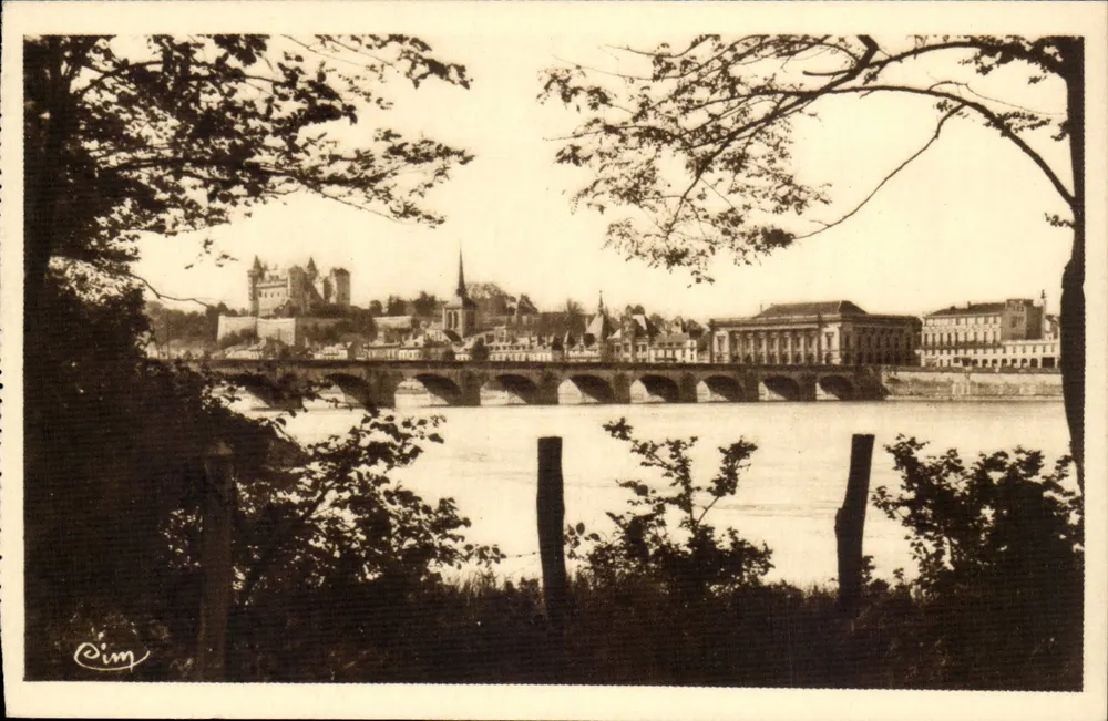 Saumur (M.-et-L.) — Vista panorâmica — Cim - Frente