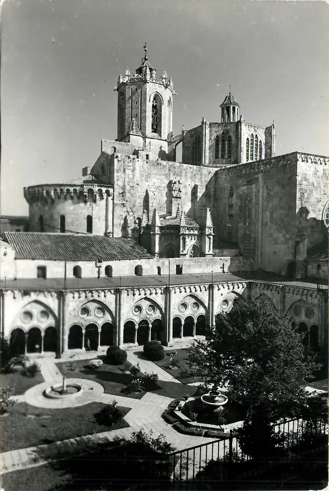 Sint-Baafskathedraal van Tarragona — Uitzicht genomen vanaf het klooster — Uitgever Raymond Tarragone, n° 7 - Voorkant