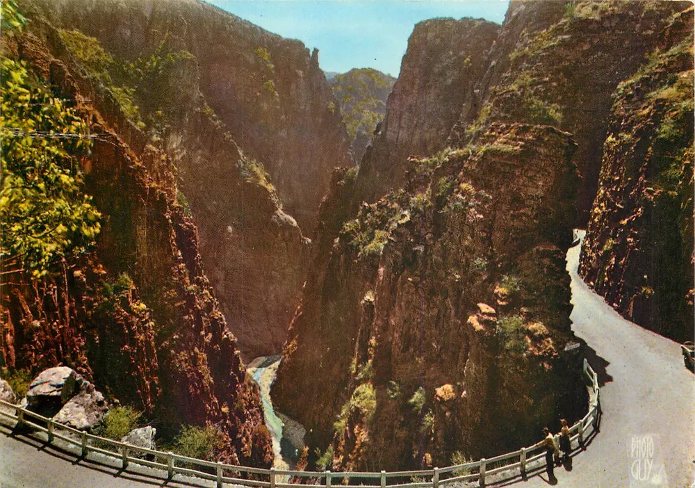 Gorges do Verdon — Vista do Vale do Var — Edições ADIA, CR. 6 - Frente
