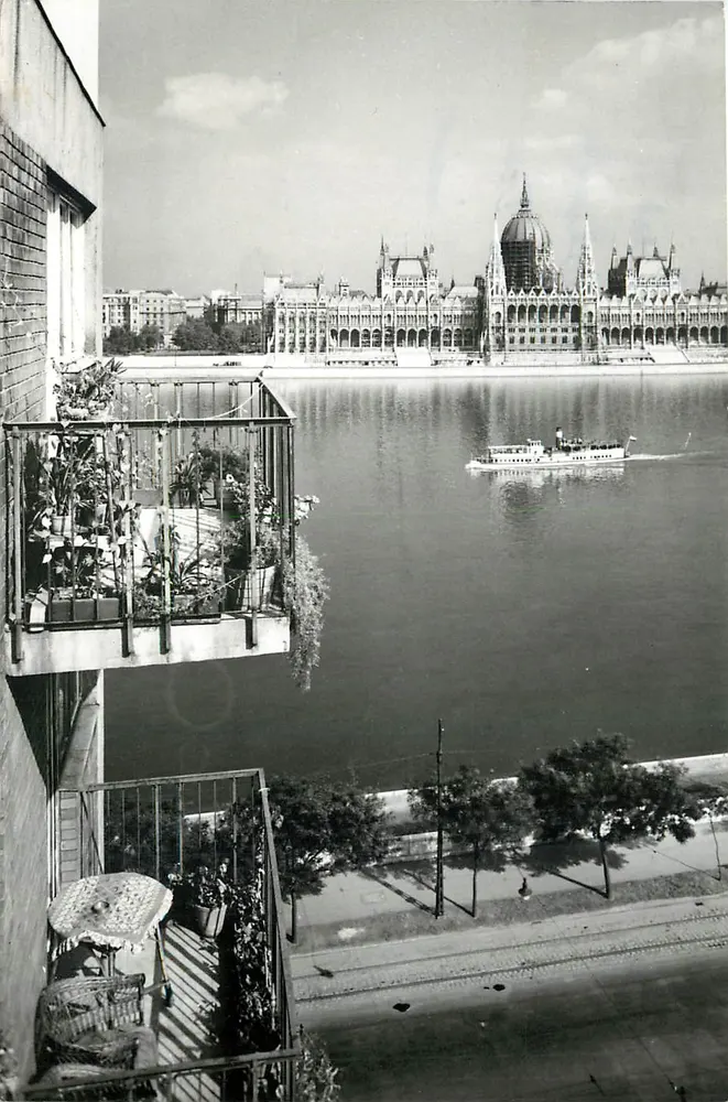 Budapest — Vista do Parlamento — Editor Onnepi Alkalmakor, n° EF 1264/643 - Frente