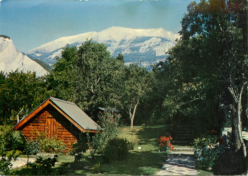 Cabanon dans le parc — couvent Saint Jean de Matha — FAUCON 04400 BARCELONNETTE - Recto