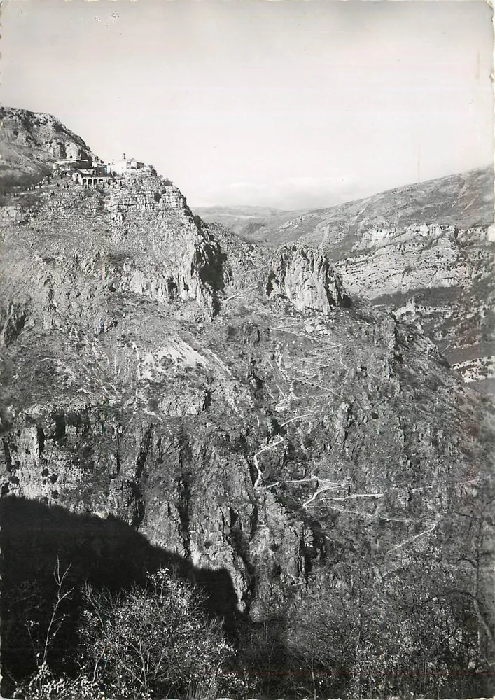 Village de Gourdon (A.M.) — Le Chemin du Paradis — L. Gilletta & Cie, Nice, n°1 - Recto