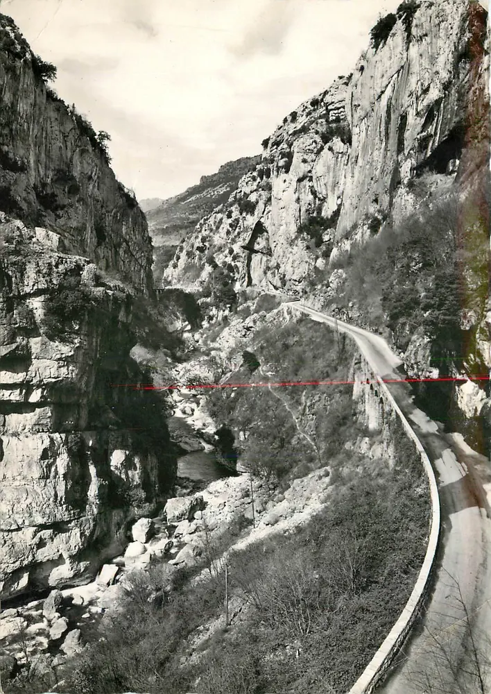 Gorges du Loup — La Route à travers les Gorges — Éd. Photog. J. Van Vaught, D 714 - Recto