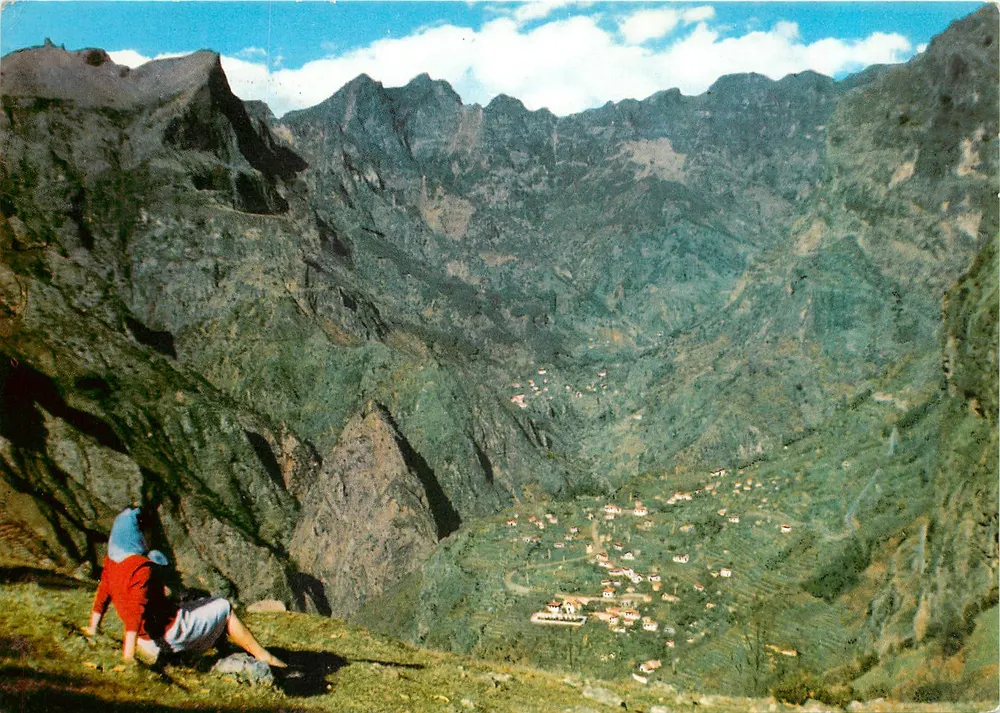 कुर्रल दास फ्रेयर्स — आंतरिक गांव — एडिटर अदृश्य - आगे