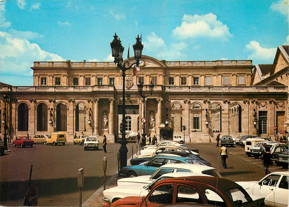 Bordeaux — Velho Palácio Rohan, construído no século XVIII sob Luís XVI para o arcebispo Príncipe de Rohan — Editor Éléécoeur - Frente