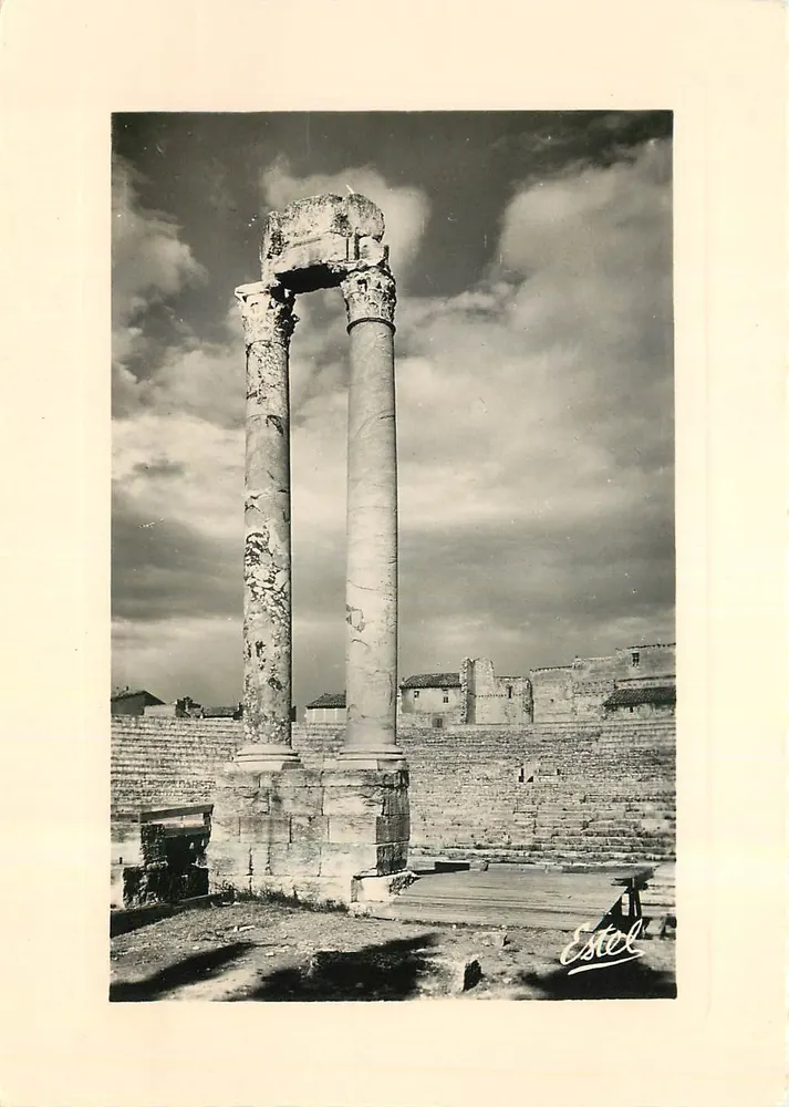 Arles — Colunas Coríntias — Estel - Frente