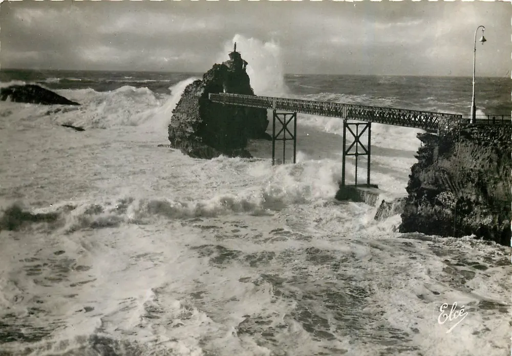 Biarritz — Gros Temps au Rocher de la Vierge — L. Chatagneau 92 - Recto