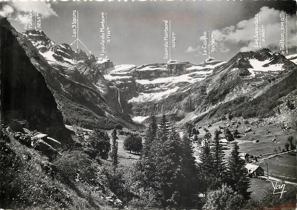 Os picos dominando o Cirque — Gavarnie — edição Photo Quinauet, Lourdes - Frente
