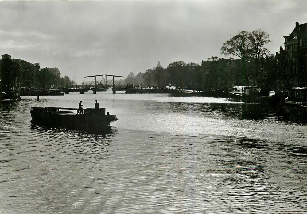 Amsterdam, de Amstel met de Magere Brug — Foto Cas Oorthuis, serie A 358 - Voorkant