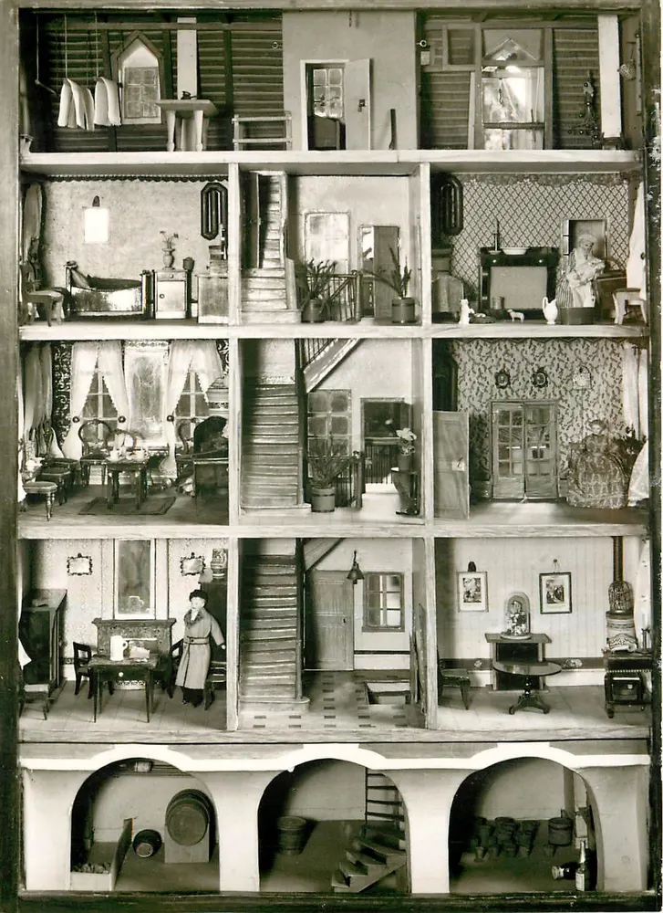 Puppenhaus «Doggetekänschterli» — casa delle bambole di Ludwig Adam Kelterborn, verso 1850 — Historisches Museum Basel - Recto