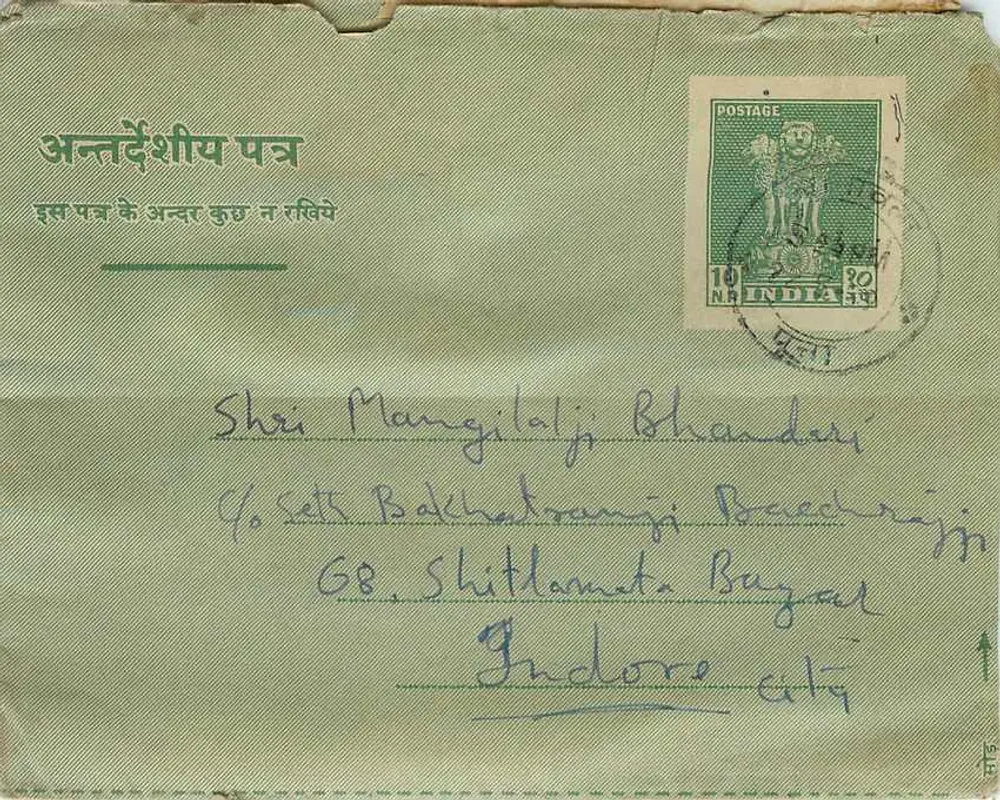Carta postal verde — Índia — selo 10 annas — destinada a Indore - Frente