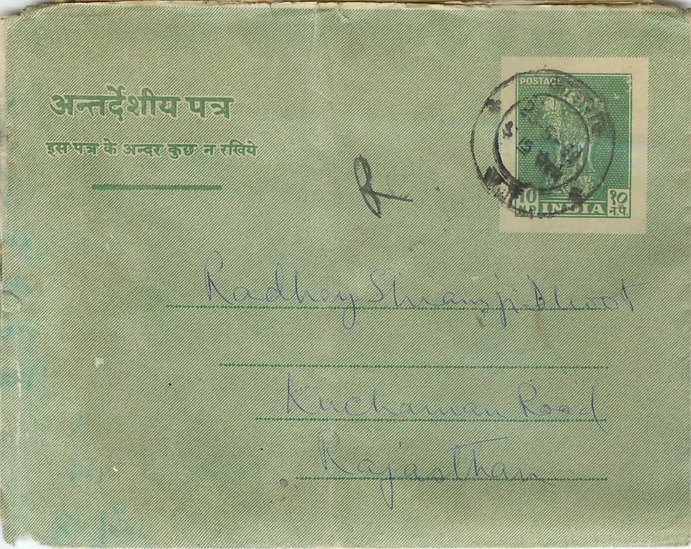 Carta postal verde — texto em devanagari e inglês — selo de 10 annas da Índia - Frente