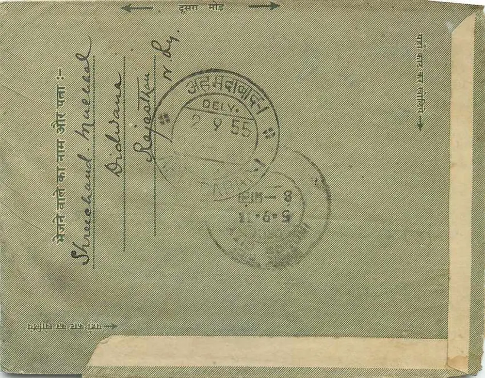 Carta postal indiana — texto em devanagari e inglês — selo de 1½ anna — destinatário em Indore - Verso