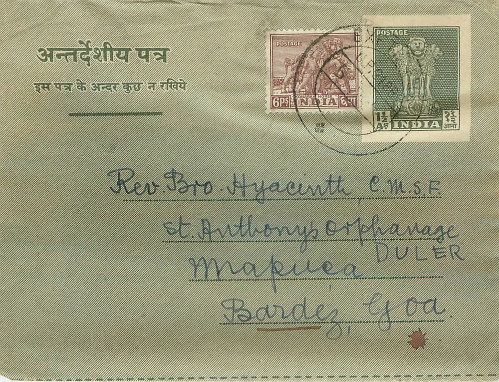 Carta postal indiana — texto em hindi e inglês — destinada a um orfanato em Goa - Frente
