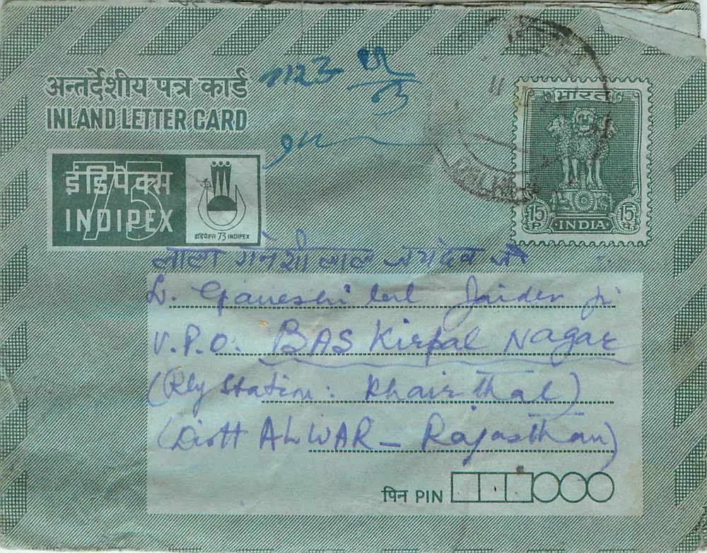 Carta postal interna indiana — Indipex 75 — selo 15 p. — destinatário em Khairthal, Rajasthan - Frente