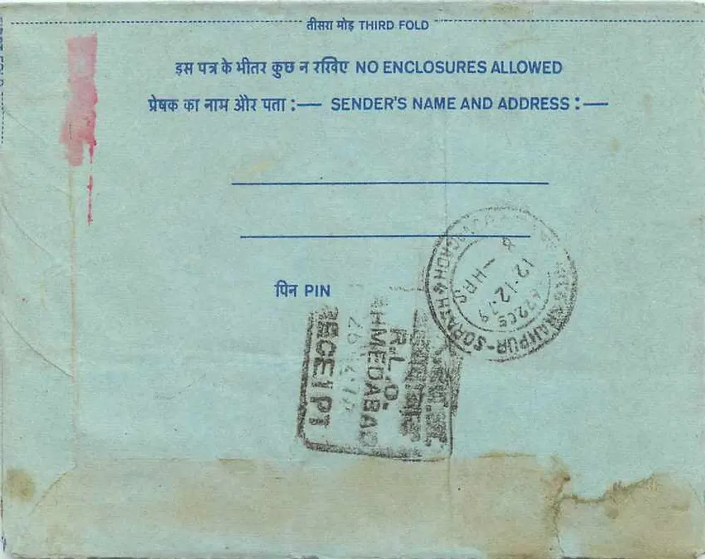 Carta postal interna indiana — texto manuscrito e selos — editor: India - Verso
