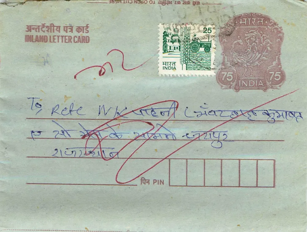 Carta postal interna indiana — texto em hindi e inglês — selos de 25 e 75 annas - Frente