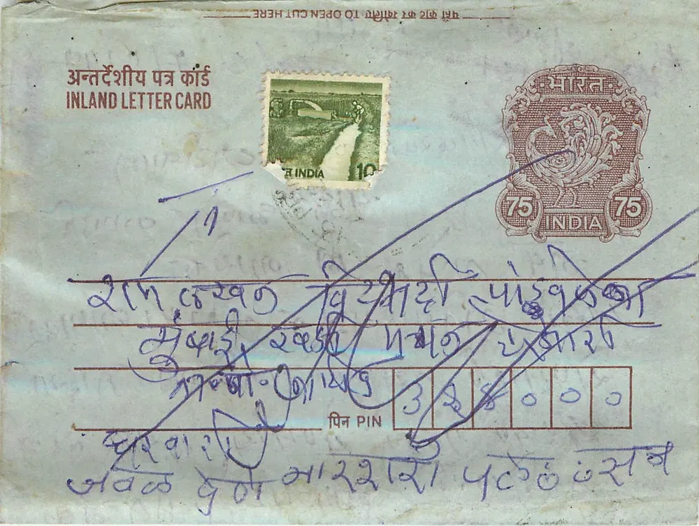 Carta postal interna indiana — texto em hindi e inglês — selos de 10 e 75 annas - Frente