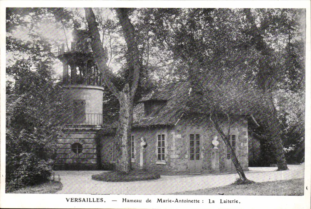 Versailles — Das Hameau von Marie-Antoinette: Die Käserei - Vorderseite