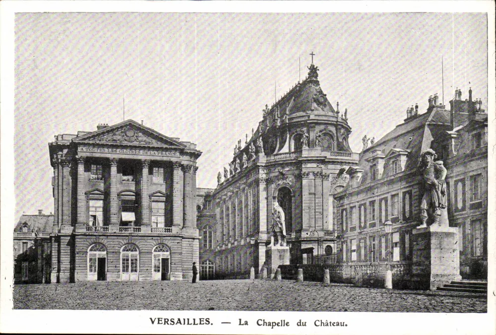 Versalhes — A Capela do Castelo — A todas as glórias da França - Frente