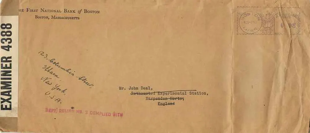 Envelope da First National Bank of Boston — Boston, Massachusetts — destinado ao Sr. John Deal em Harpenden, Herts, Inglaterra - Frente