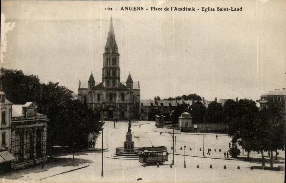 Angers - Place de l'Académie - Kirche Saint-Laud - Vorderseite