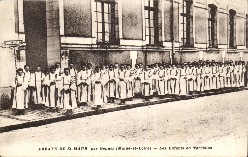 Abbaye de St-Maur par Gennnes (Maine-et-Loire) — Les Enfants en Tarcisius - Recto