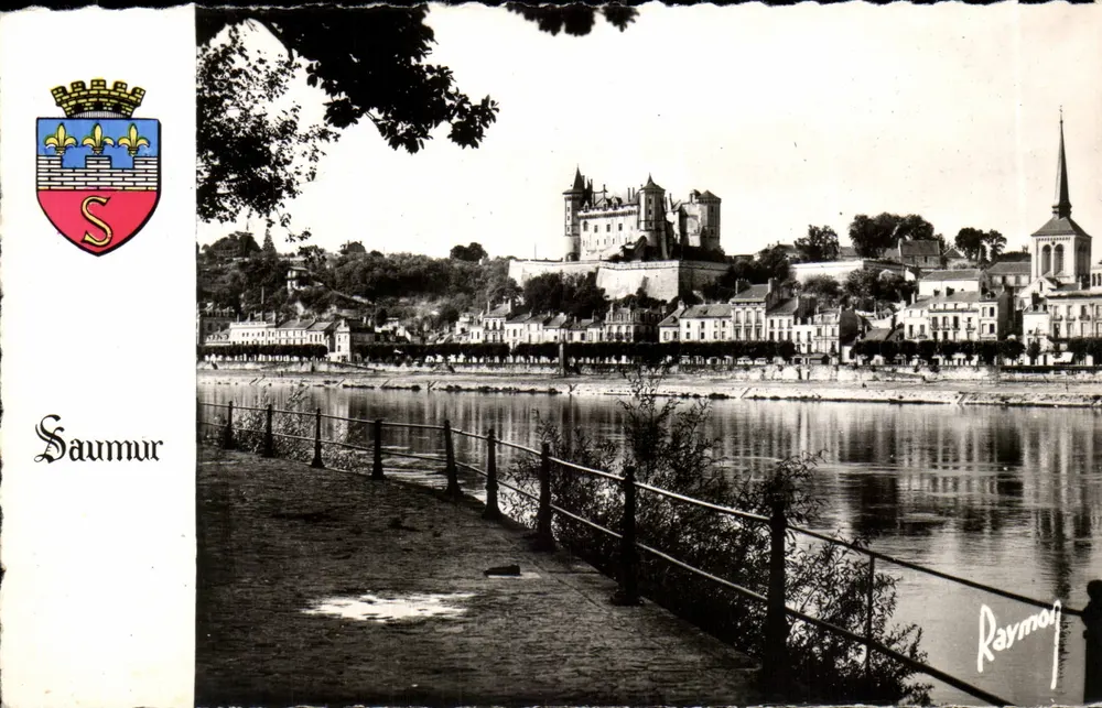 Saumur — Vue des bords de la Loire et du château — Raymon - Recto