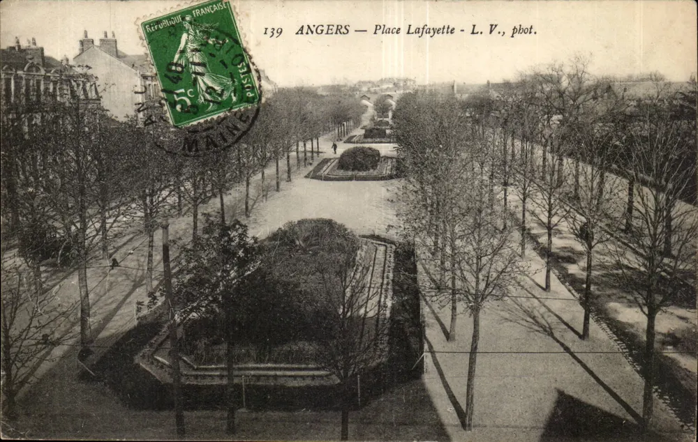 Angers — Place Lafayette — L. V., fot. - Frente