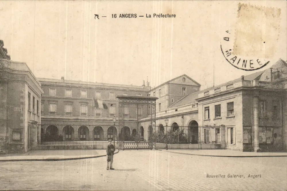 Angers — A Prefeitura — Novas Galerias, Angers - Frente