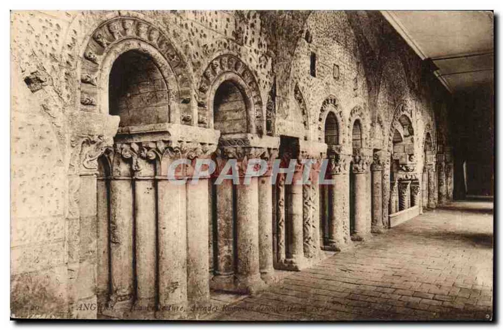 Angers — Cloître de l'abbaye, Arcades Romanes secondes - Frente