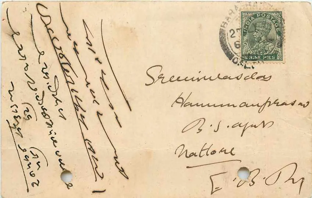 Carta postal indiana — texto em escrita devanagari e inglês — selo de 9 pence - Frente