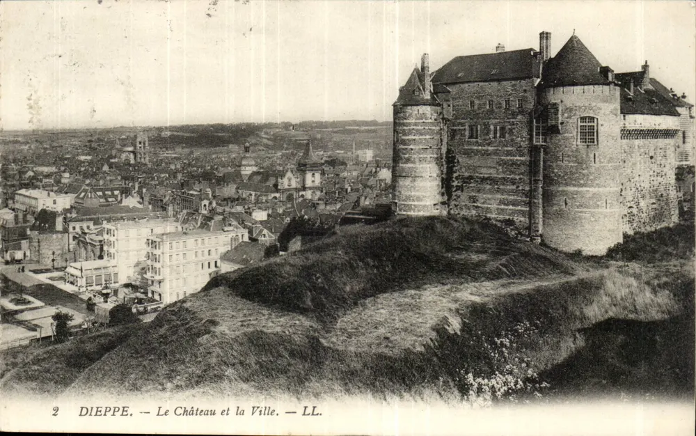 Dieppe — O Castelo e a Cidade — LL. - Frente