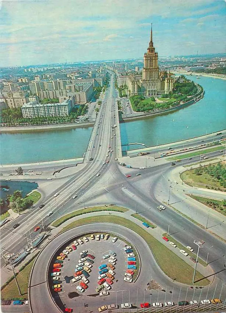 Moskwa — widok rzeki Moskwy i bulwary Kutuzowskiego — wydawca «Памятка» - Awers