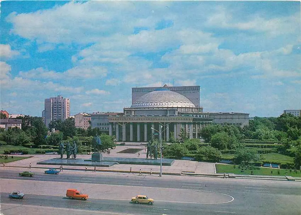 Place V.I. Lénine — Novosibirsk — Editor «Planète» - Frente