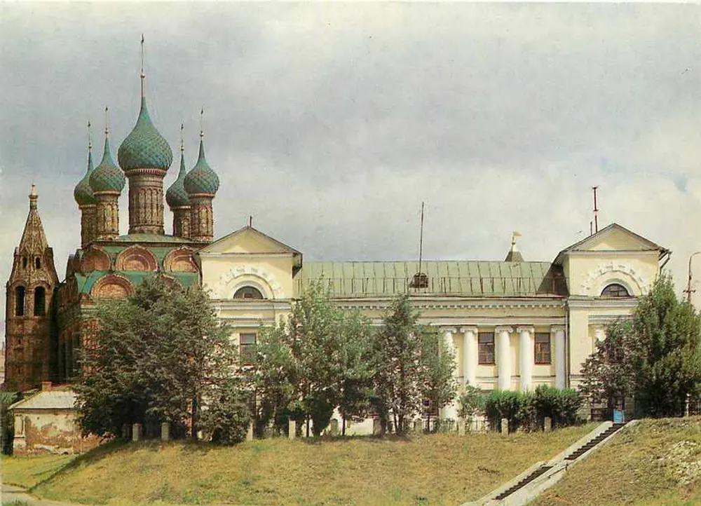 Jarosław — dawniejszy siedziba konsystorium kościelnego — zabytek architektury XIX wieku — fot. S. Zimnoha - Awers