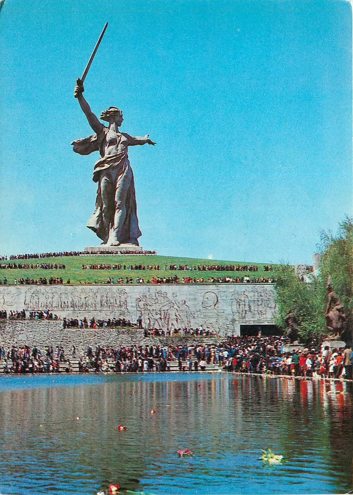 Volgograd — Monumento «Mãe Pátria» — Escultor E. Vuchetich, 1967 - Frente