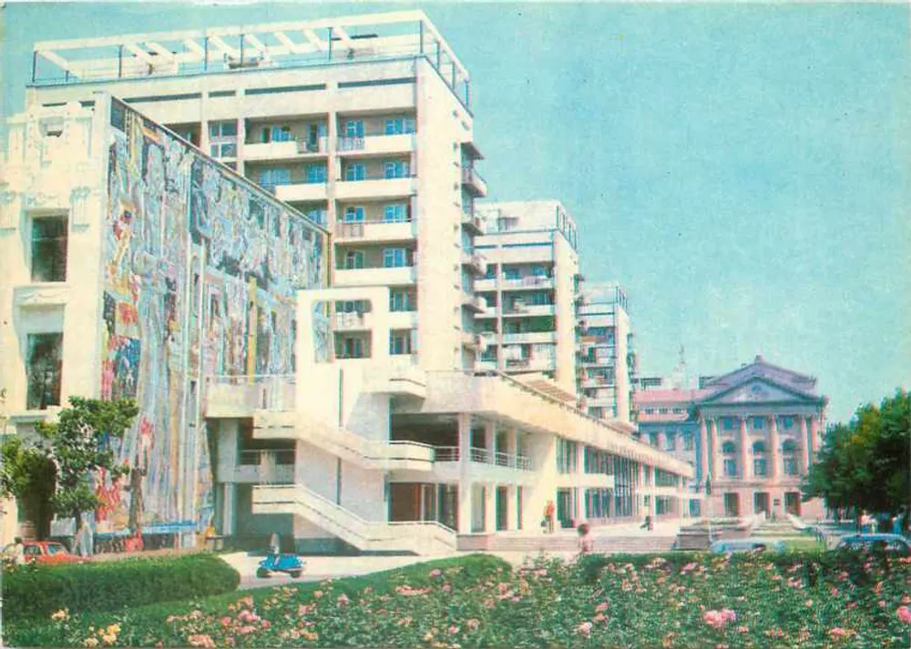 Krasnodar — Domo da biblioteca na rua Krasnaya — Foto V.I. Panov — Edição Krasnodarskoe Knizhnoe Izdatel'stvo, 1979 - Frente