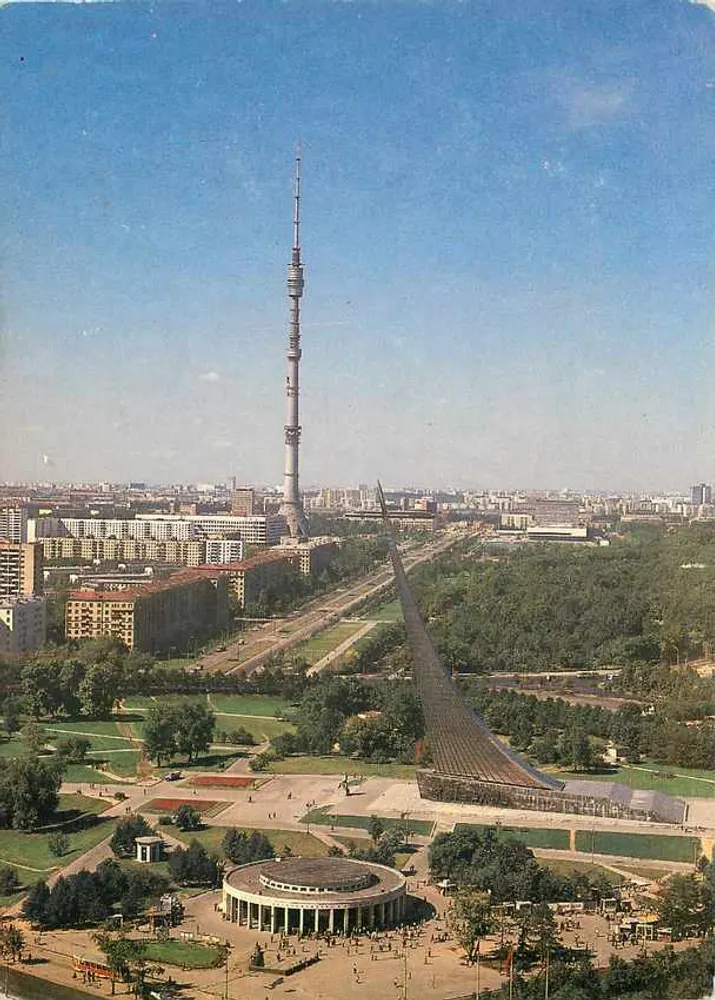 Moscou — Torre de televisão de Ostankino e monumento comemorativo — Editor «Planeta», n° 3123211 - Frente