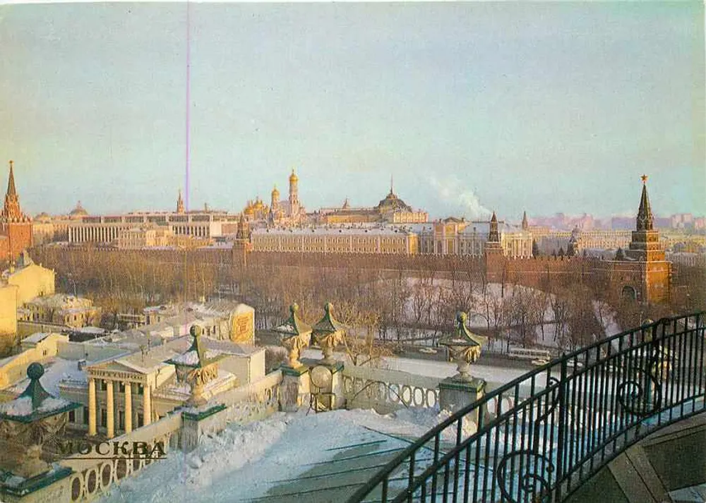 Moscou — Vista do Kremlin a partir da Biblioteca V.I. Lênin — Foto H. Rachmanova - Frente